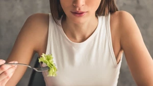 Η "μάχη" που έδωσε η Ελευθερία Ελευθερίου με τα κιλά της και τη νευρική ανορεξία - τα συμπτώματα - εικόνα 1