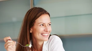 Γιατί παχαίνουμε στην εμμηνόπαυση; Είναι αναπόφευκτο; - εικόνα 1