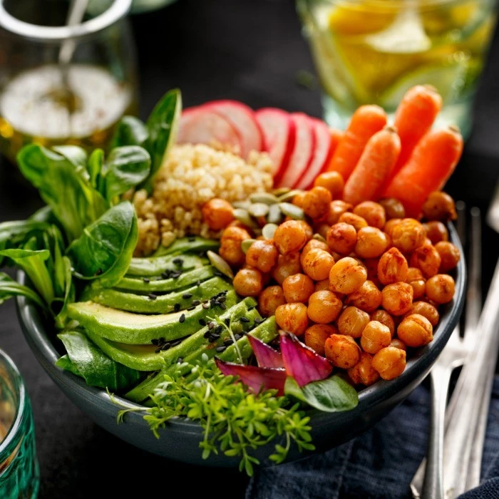 Vegan διατροφή: Με τι να αντικαταστήσεις το κρέας, το αβγό, τα γαλακτοκομικά - εικόνα 1