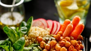 Vegan διατροφή: Με τι να αντικαταστήσεις το κρέας, το αβγό, τα γαλακτοκομικά - εικόνα 1