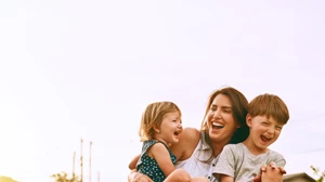 Η Ναόμι Κάμπελ έγινε μητέρα στα 50! Τι σημαίνει μητρότητα; - εικόνα 1