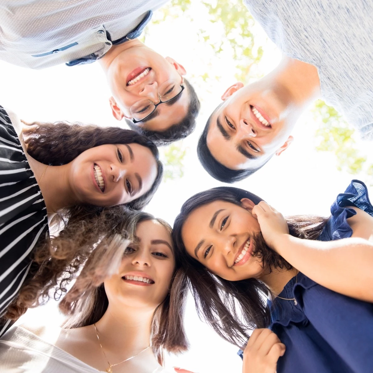 4 ενδείξεις που μαρτυρούν πως το έφηβο παιδί σου παραμένει συνδεδεμένο με σένα - εικόνα 2