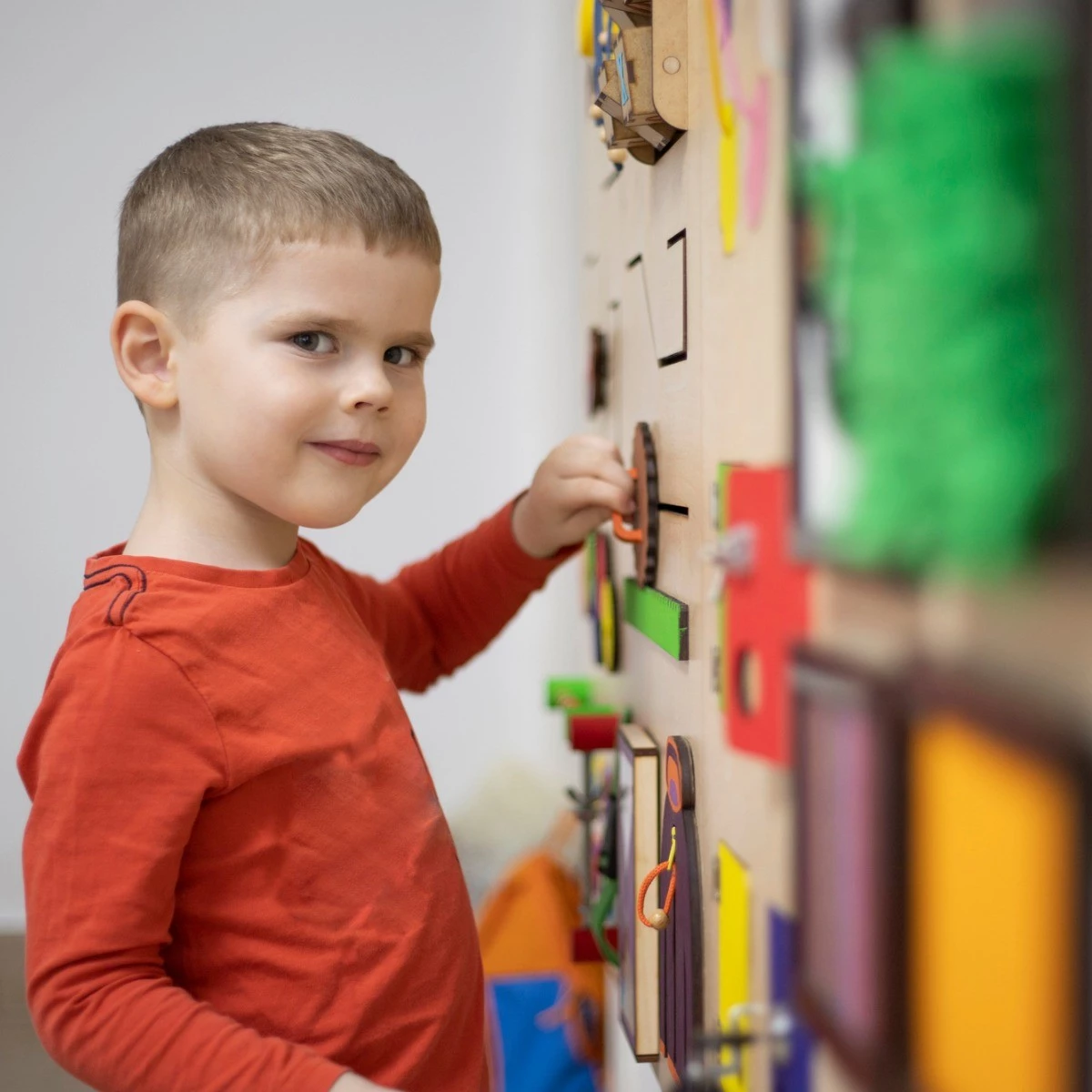 Βλέπει το μικρό σου πολλές ώρες τηλεόραση; Μάθε ποιος κίνδυνος ελλοχεύει - εικόνα 1