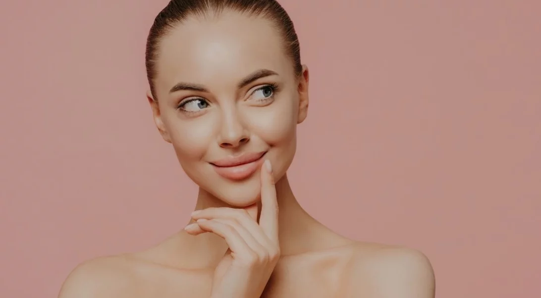 Καφέ κηλίδες στον λαιμό; Κι όμως δεν είναι πάντα θέμα γήρανσης, μερικές φορές μπορεί να φταίει και το άρωμά σου