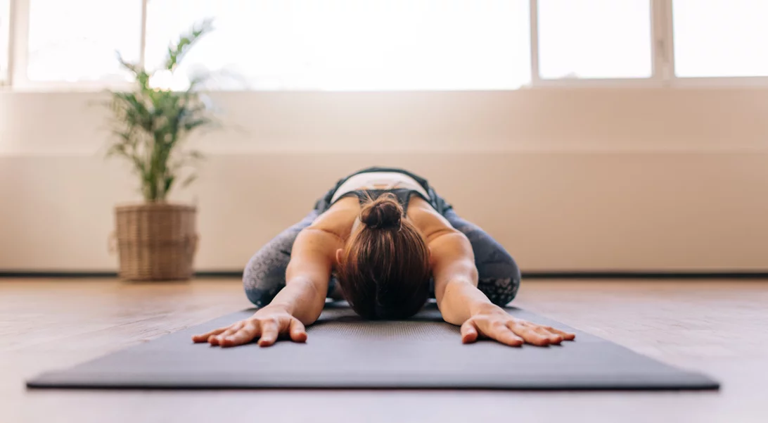 Γιόγκα: Οι στάσεις που θα ανακουφίσουν τον πόνο των δύσκολων ημερών του μήνα