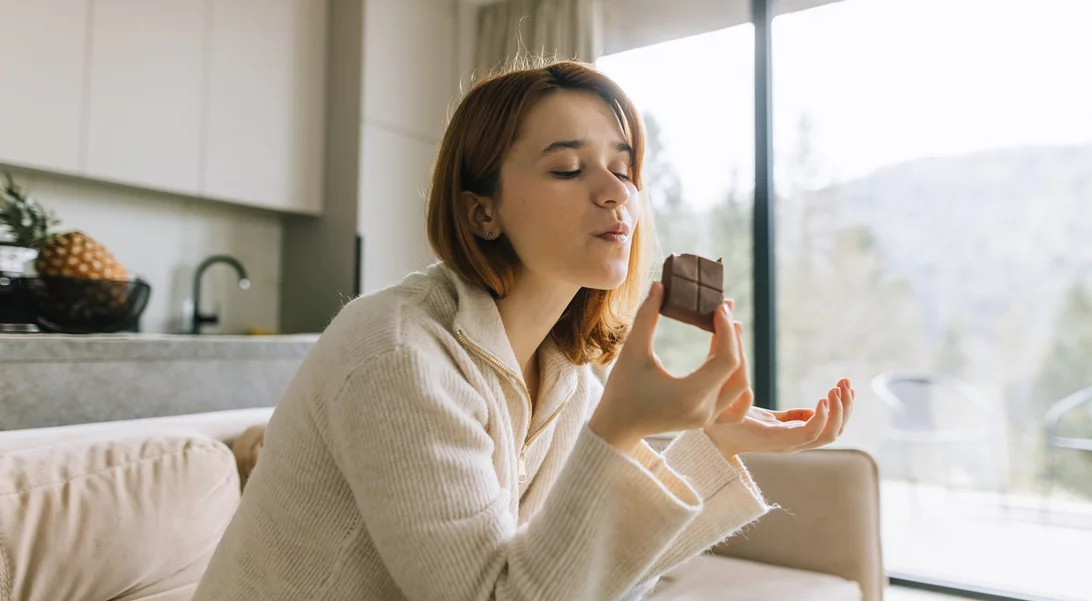 5 "απαγορευμένα" τρόφιμα που τελικά ρυθμίζουν την κορτιζόλη σου