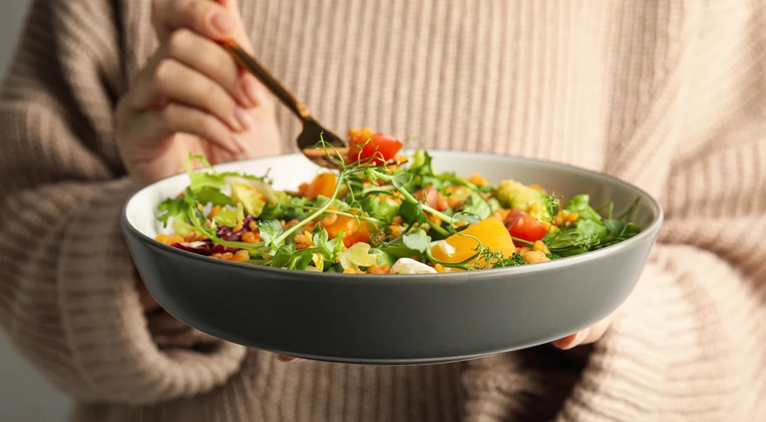 Το πιο συχνό λάθος στην ώρα φαγητού που επηρεάζει χοληστερίνη και καρδιά