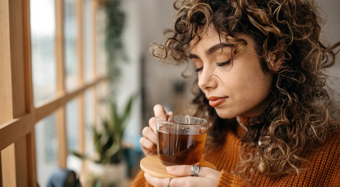 Φυσική χαλάρωση: 4 βασικά βότανα για ηρεμία + πώς να τα καταναλώσεις