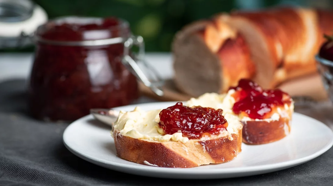 Αντί για μαρμελάδα: Αυτή είναι η εναλλακτική λύση χωρίς ζάχαρη και θερμίδες