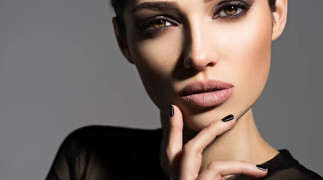 Πώς να δημιουργήσεις το πιο εντυπωσιακό smokey eye look του φθινοπώρου