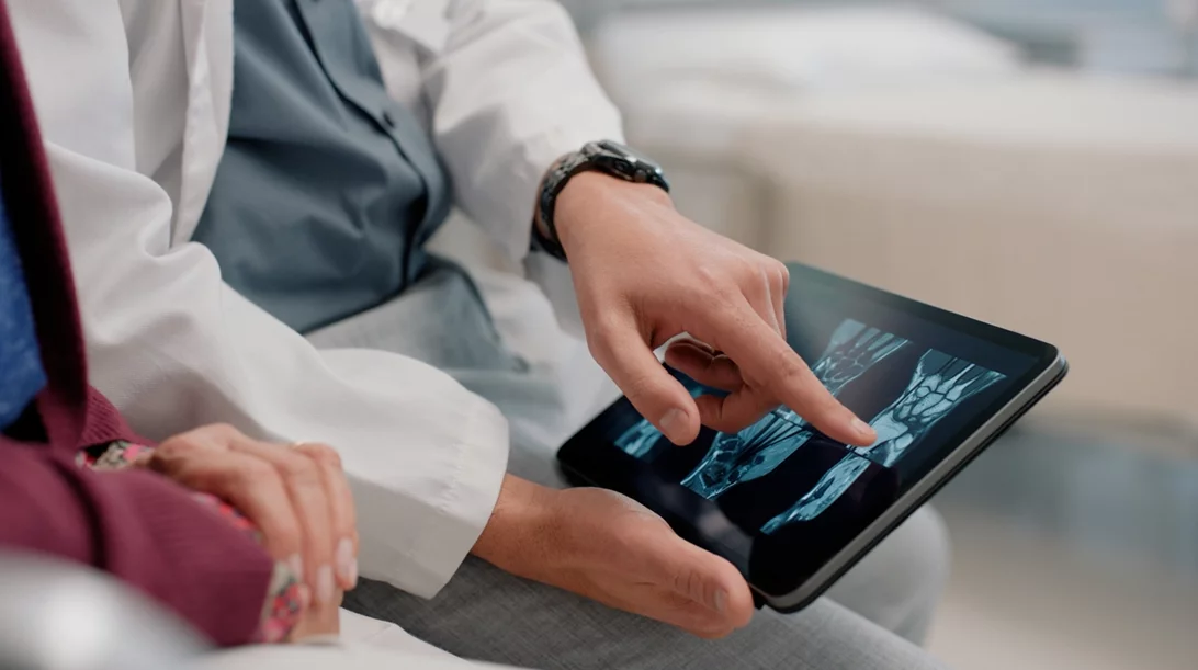 Νευροχειρουργός: Ο εξειδικευμένος ιατρός για παθήσεις του νευρικού συστήματος