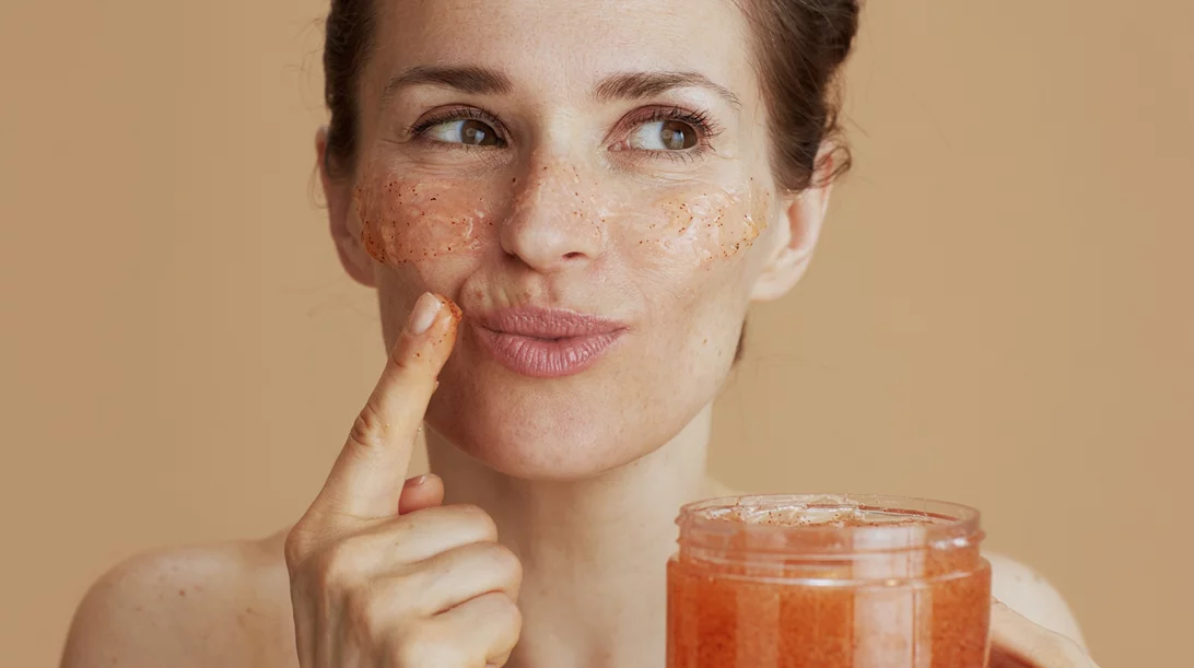 Ροδόχρους ακμή: Πώς να προστατέψεις το δέρμα σου το καλοκαίρι