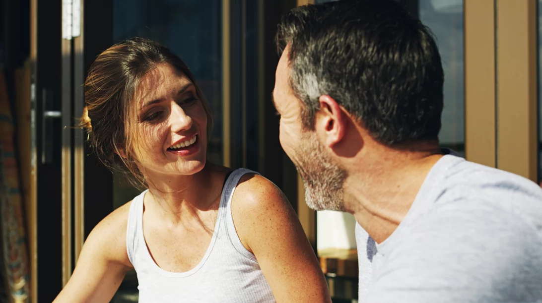 Το καθημερινό "κουσούρι" που σώζει τις σχέσεις - Σύμφωνα με νέα έρευνα