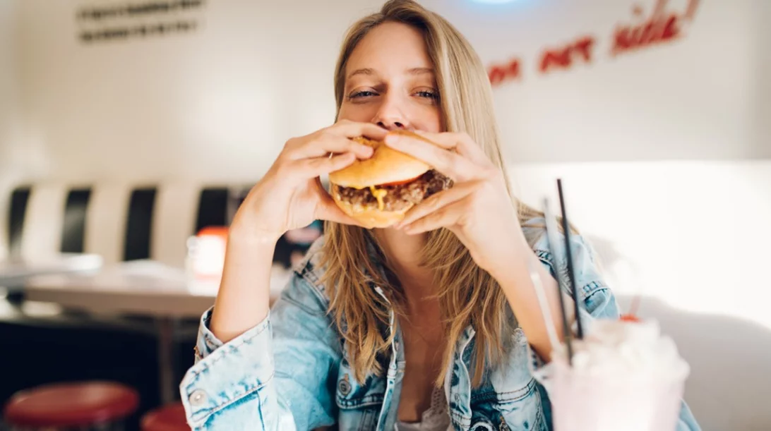Τρως και δεν παχαίνεις; Τι μπορεί να "λέει" αυτό για τον θυρεοειδή σου