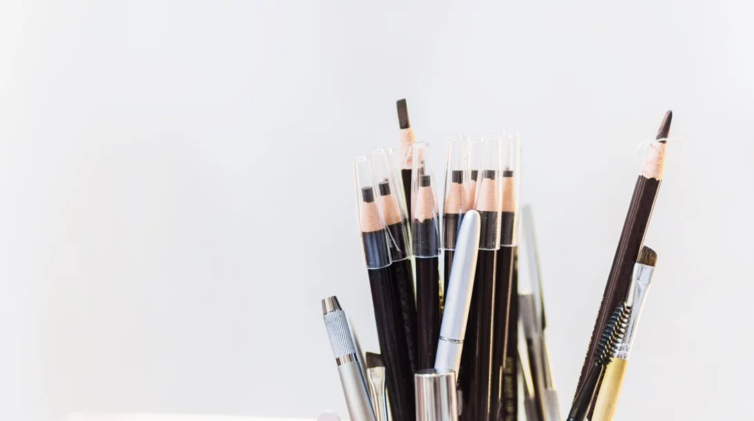 Γιατί τα μολύβια ματιών σκληραίνουν;