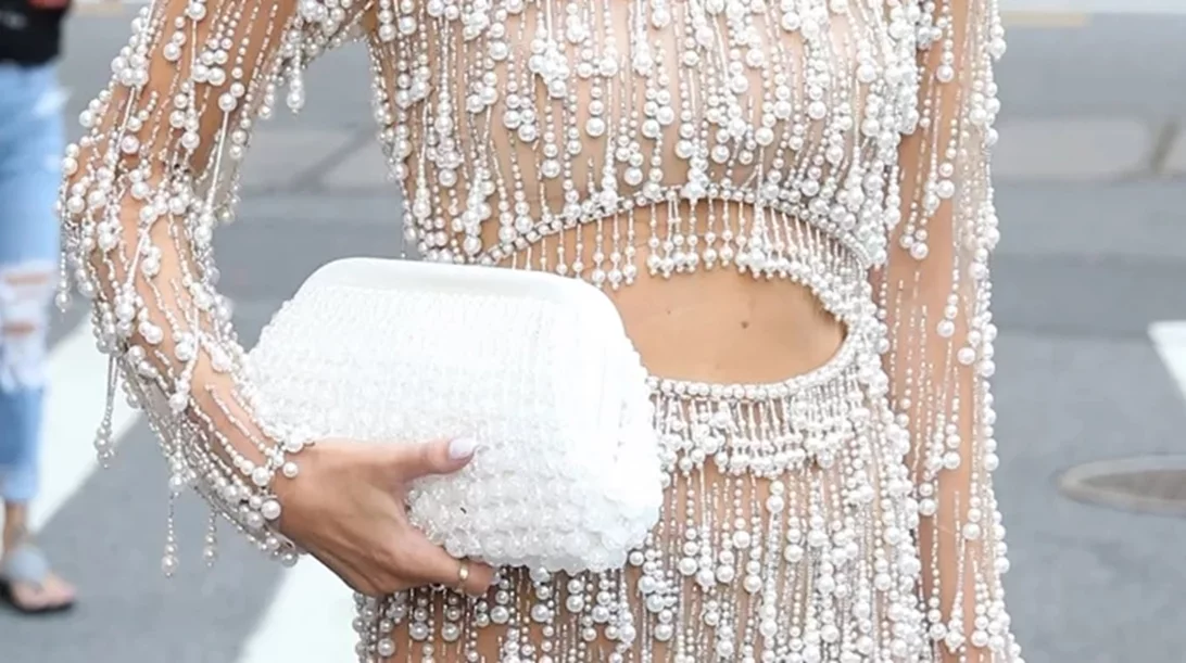 15 νυφικά μανικιούρ με στρας για τις καλύτερες φωτογραφίες με το δαχτυλίδι σου