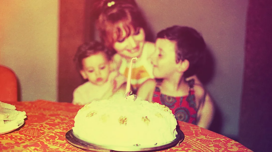 Από πότε αρχίζουμε κι έχουμε αναμνήσεις