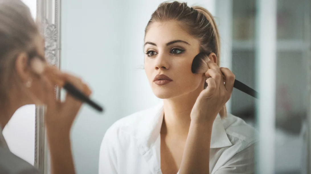 6 μεταξένιες πούδρες για το πρόσωπο με λιγότερα από 13 ευρώ