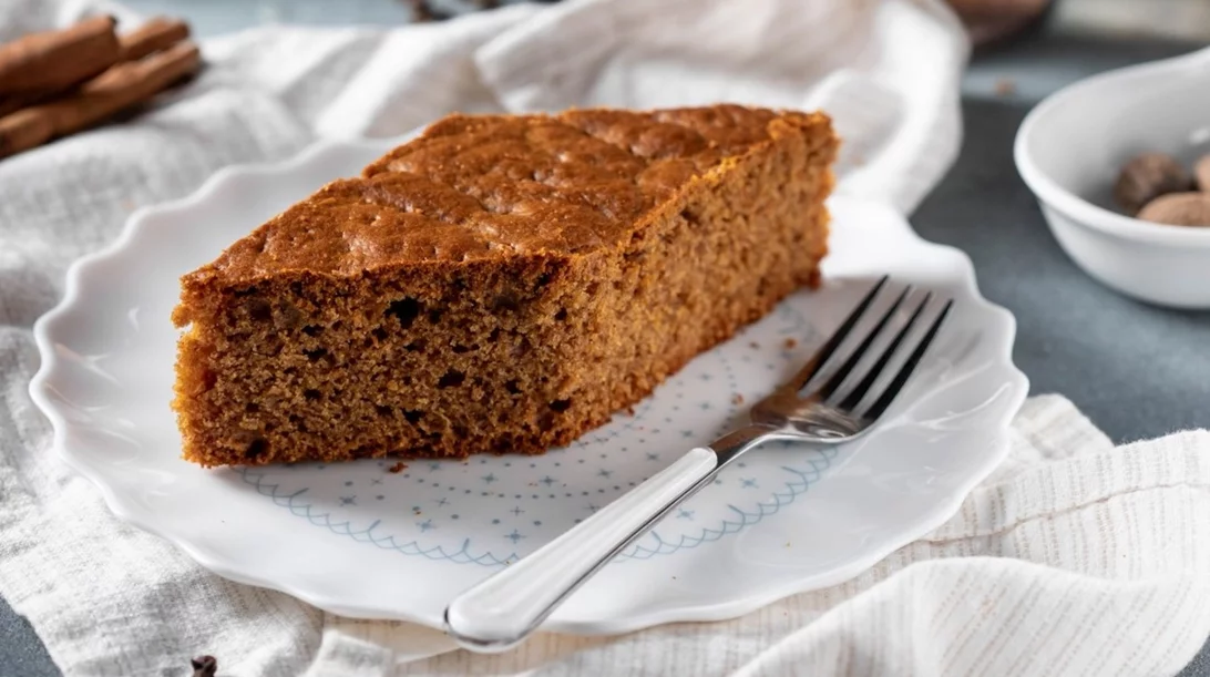 Πετιμεζόπιτα με τσίπουρο: το πιο αρωματικό και παραδοσιακό γλυκό που θα φτιάξεις φέτος