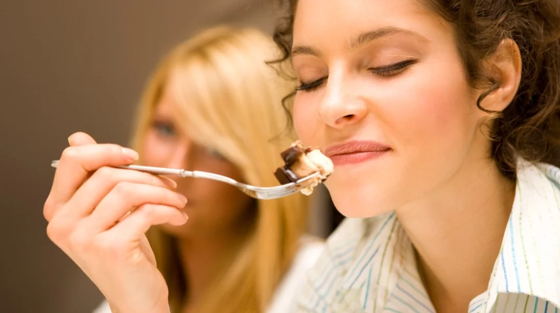 Σάκχαρο στο αίμα: Ποια είναι η καλύτερη ώρα για γλυκό ώστε να μην απορρυθμιστεί;