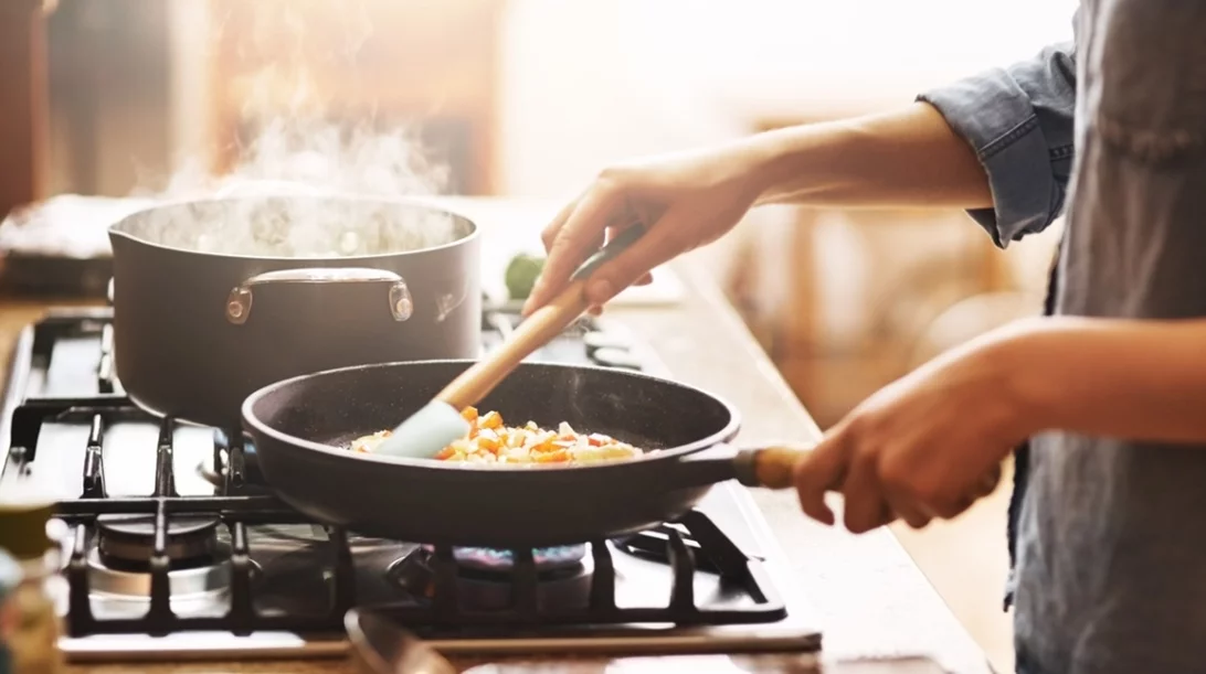 Μαγειρεύεις πολύ; Μήπως κινδυνεύεις από σύνδρομο του καρπιαίου σωλήνα;