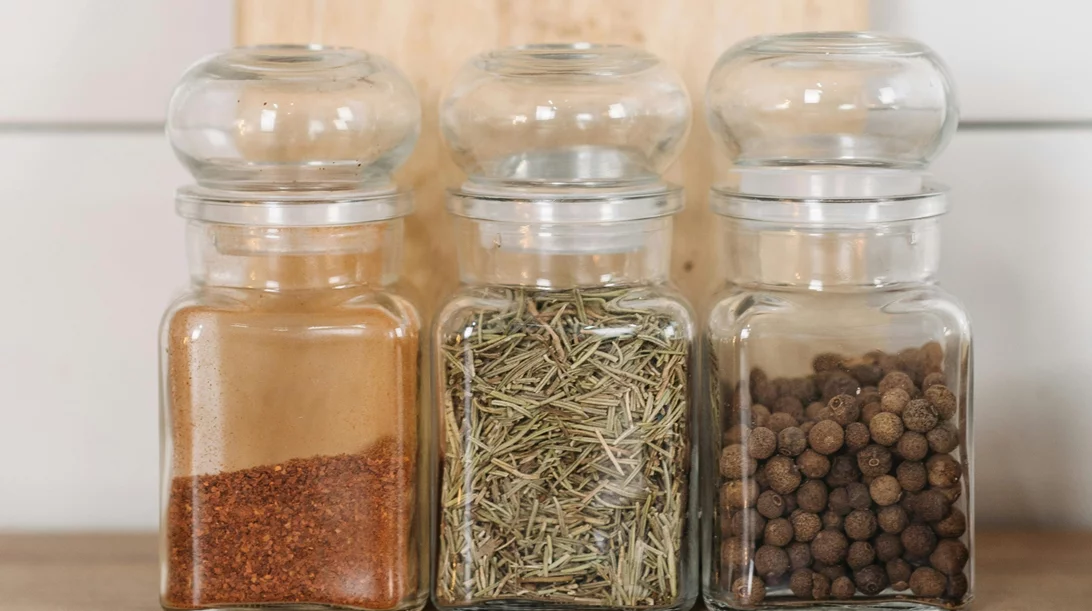 "Φυσικά" αλλά επικίνδυνα: Προσοχή σε 3 πολύ γνωστά μπαχαρικά – Μπλοκάρουν φάρμακα και βλάπτουν το συκώτι