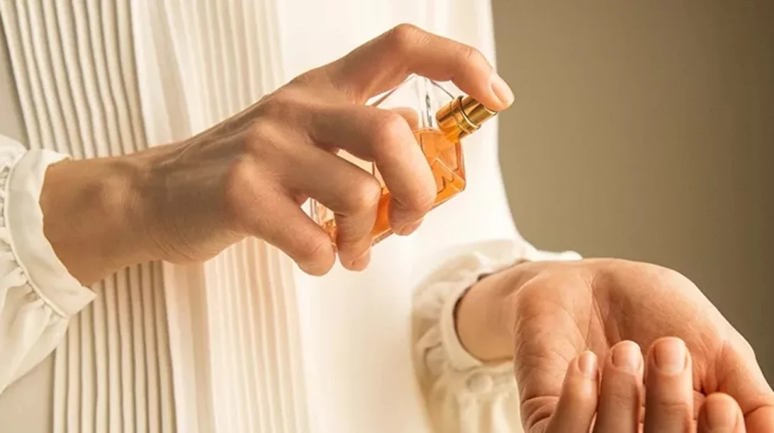 "Πώς να μυρίζω όμορφα όλη μέρα;" | Το tip που θα σε κάνει να μοσχοβολάς όλη μέρα