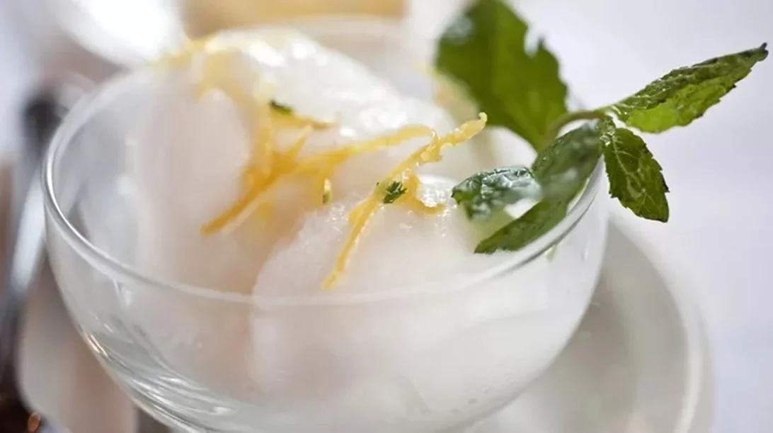 Δροσιστικό σορμπέ λεμόνι - 2 μόνο υλικά