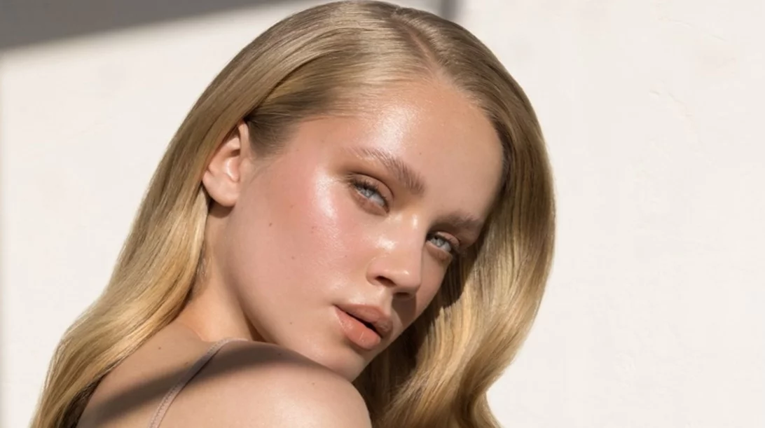 Summer Beauty Routine: 3 βασικά steps για να έχεις την πιο λαμπερή επιδερμίδα φέτος το καλοκαίρι