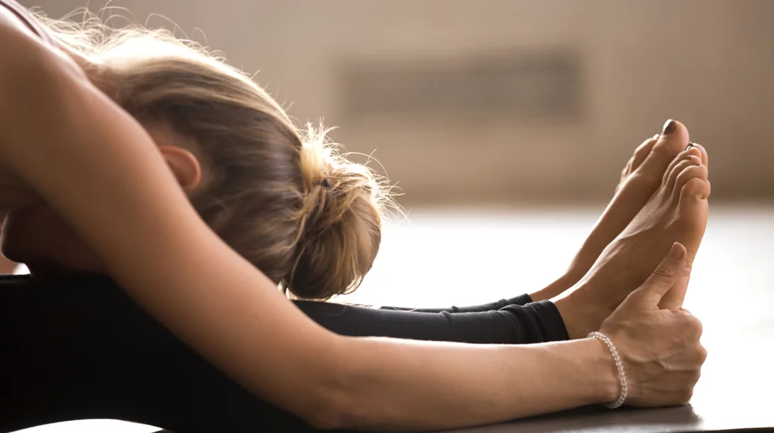 Πώς η yin yoga μπορεί να κάνει τις προπονήσεις (και τη ζωή σου) καλύτερες