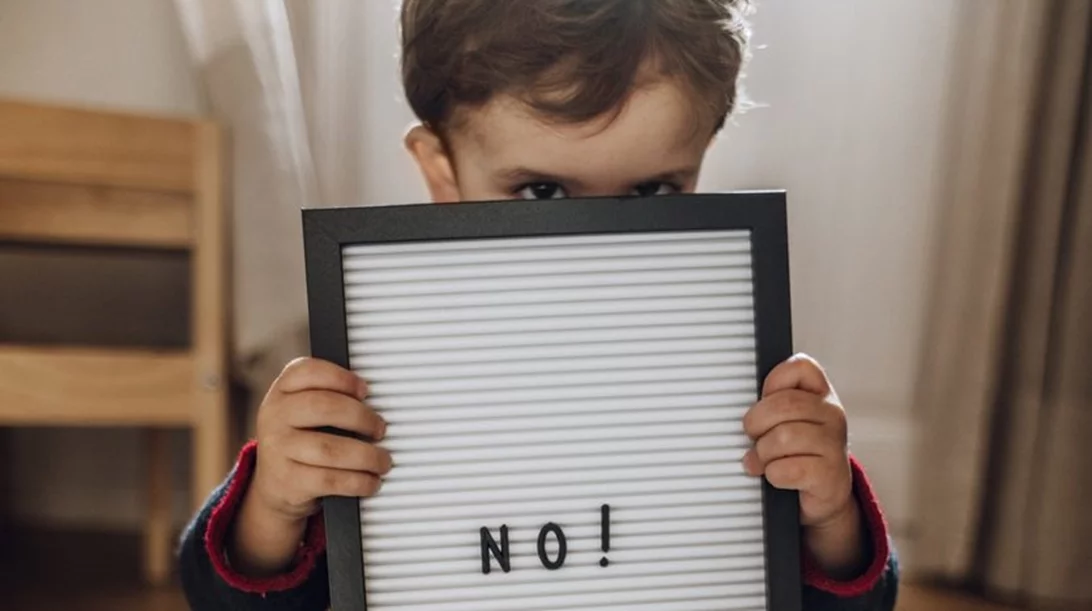 7 φράσεις για να μάθεις στα παιδιά σου να θέτουν όρια