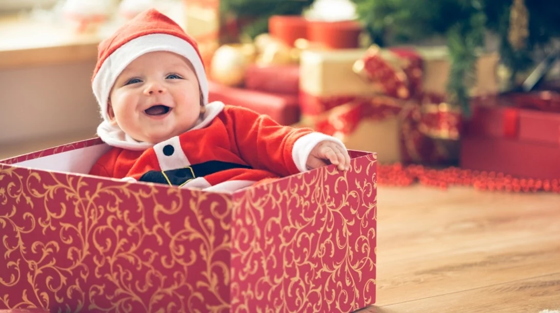 Πρώτες γιορτές με μωρό; Τα "ναι" και τα "όχι" για να τις απολαύσετε οικογενειακώς!