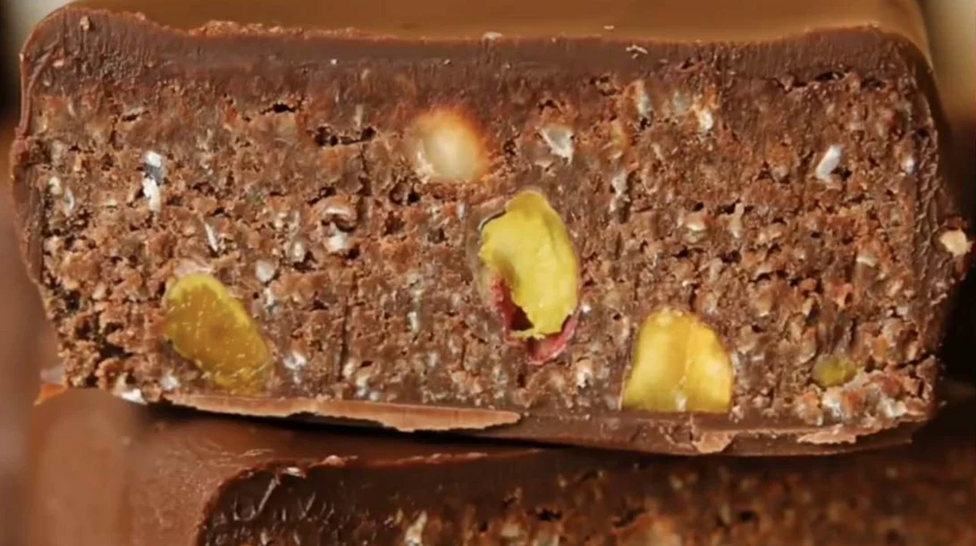 Καριόκες χωρίς ζάχαρη: Συνταγή με φιστίκια Αιγίνης και άλλα 2 υλικά