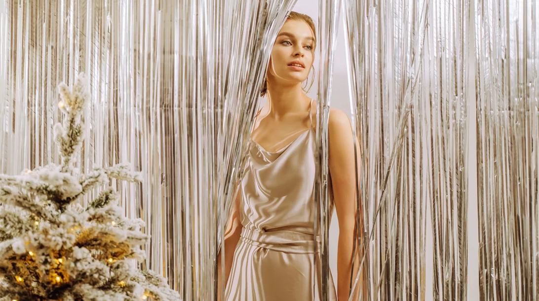 Festive Dressing: 5 στιλιστικές συμβουλές που ακολουθούν πιστά οι Γαλλίδες την περίοδο των γιορτών