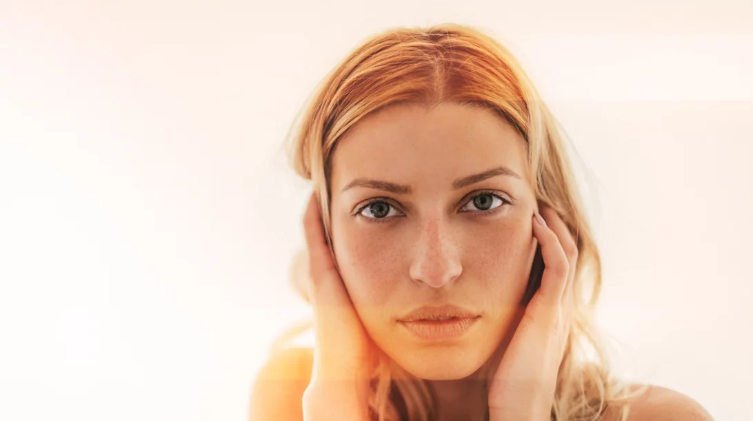 3 σημάδια που δείχνουν ότι η επιδερμίδα σου έχει ανάγκη από μια ισχυρή ρουτίνα αντιγήρανσης