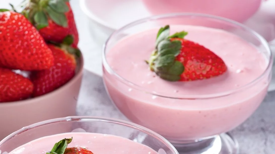 Ατομικό cheesecake σε 1' και άλλες 4 συνταγές για να απολαύσεις τις ζουμερές φράουλες