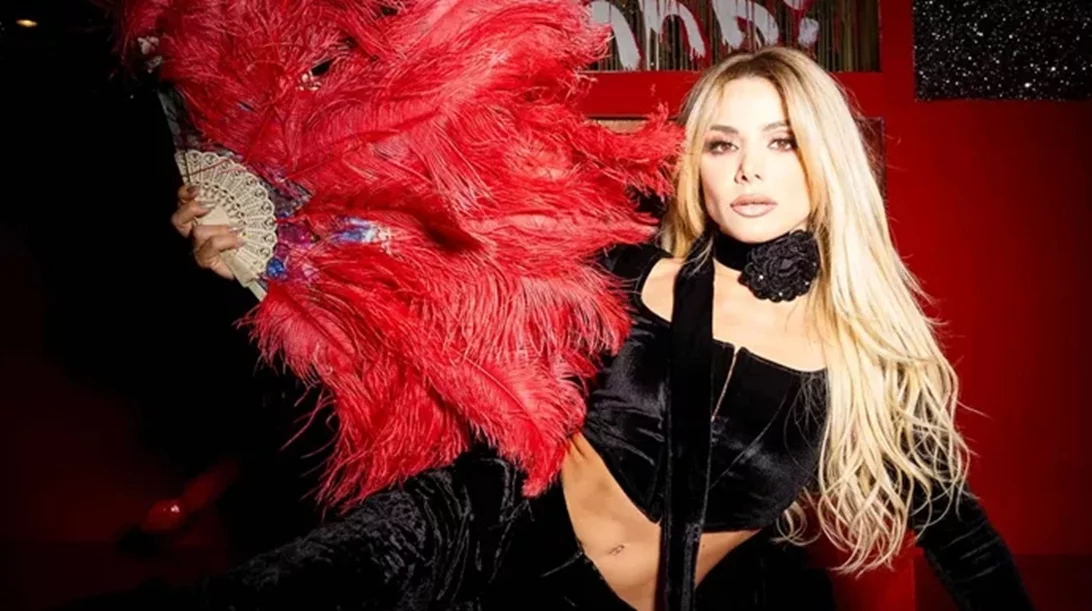 Η Josephine επιλέγει τα ιδανικά χριστουγεννιάτικα δώρα από την Pink Woman