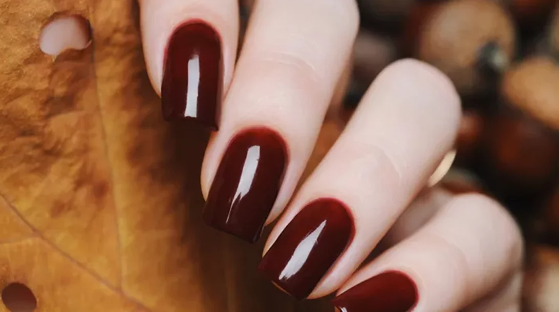 Αυτό είναι το πιο hot χρώμα του χειμώνα για τα νύχια σου