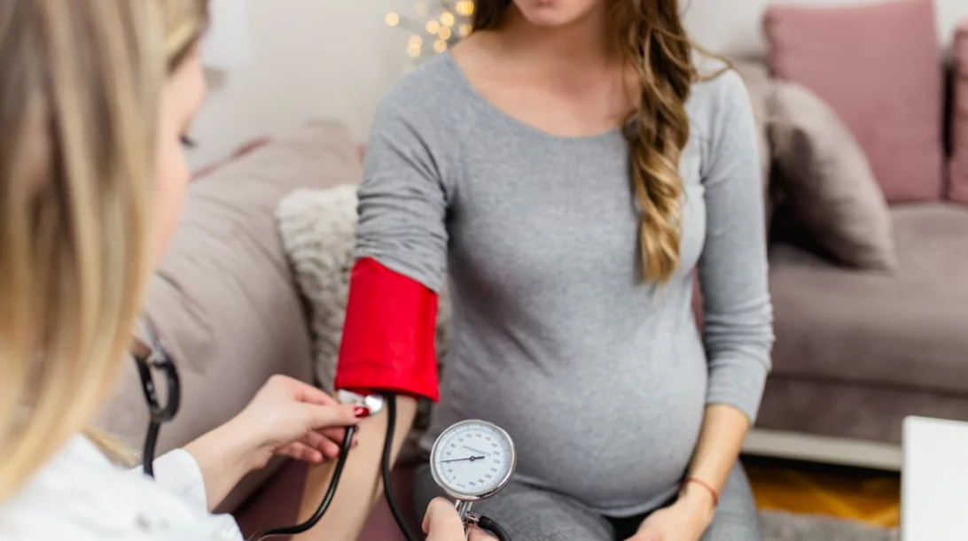 Εμφάνισες προεκλαμψία στην εγκυμοσύνη; Οι πιθανοί κίνδυνοι υγείας στο μέλλον