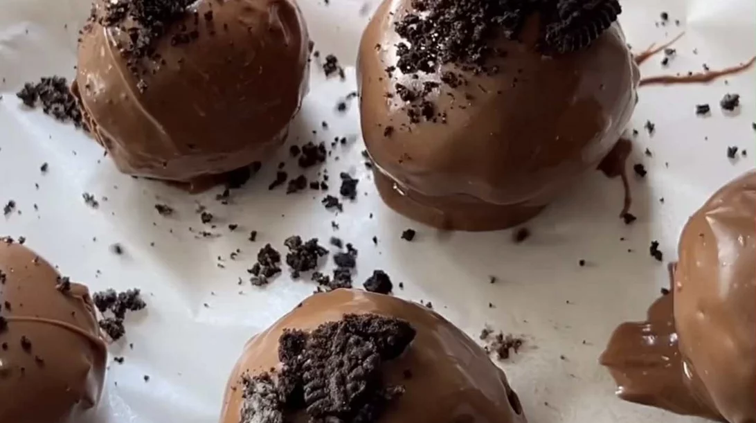 Οι πιο εύκολες Oreo μπουκιές με μόλις 3 υλικά που θα λατρέψεις - φανταστικό γλυκό ψυγείου χωρίς ψήσιμο