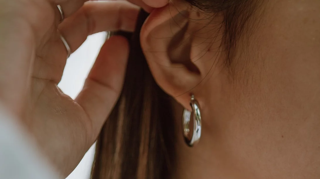 7 τρόποι να αντιμετωπίσεις τα βουλωμένα αυτιά