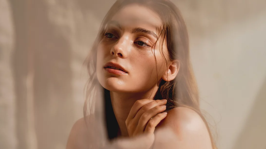 Συνήθειες περιποίησης που χρειάζεσαι το φθινόπωρο για λαμπερή επιδερμίδα