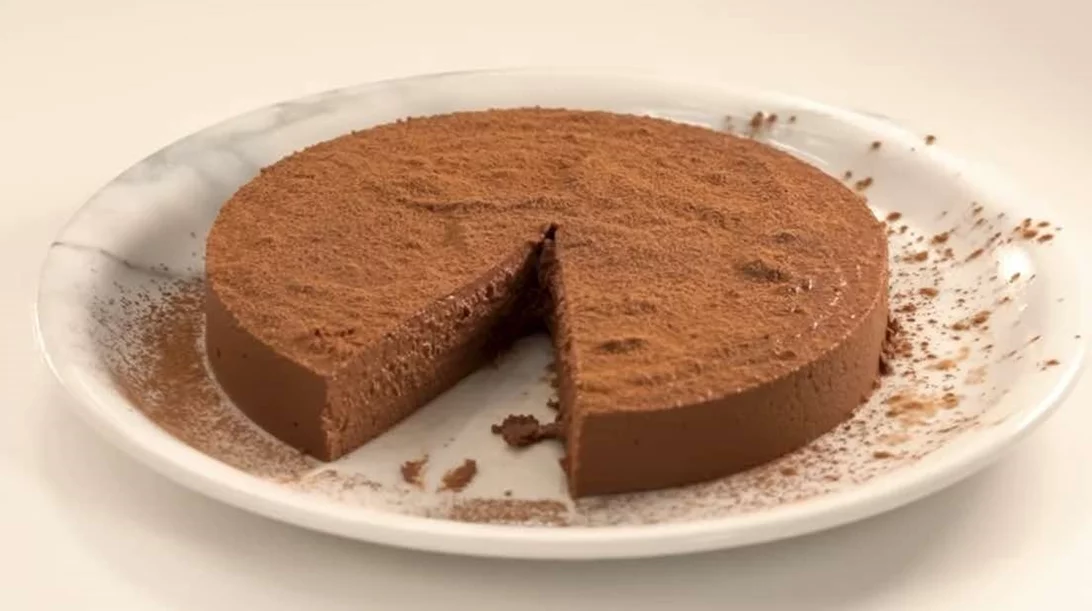 Έχεις ξανακούσει τούρτα ΜΟΝΟ με 2 υλικά; Είναι πεντανόστιμη