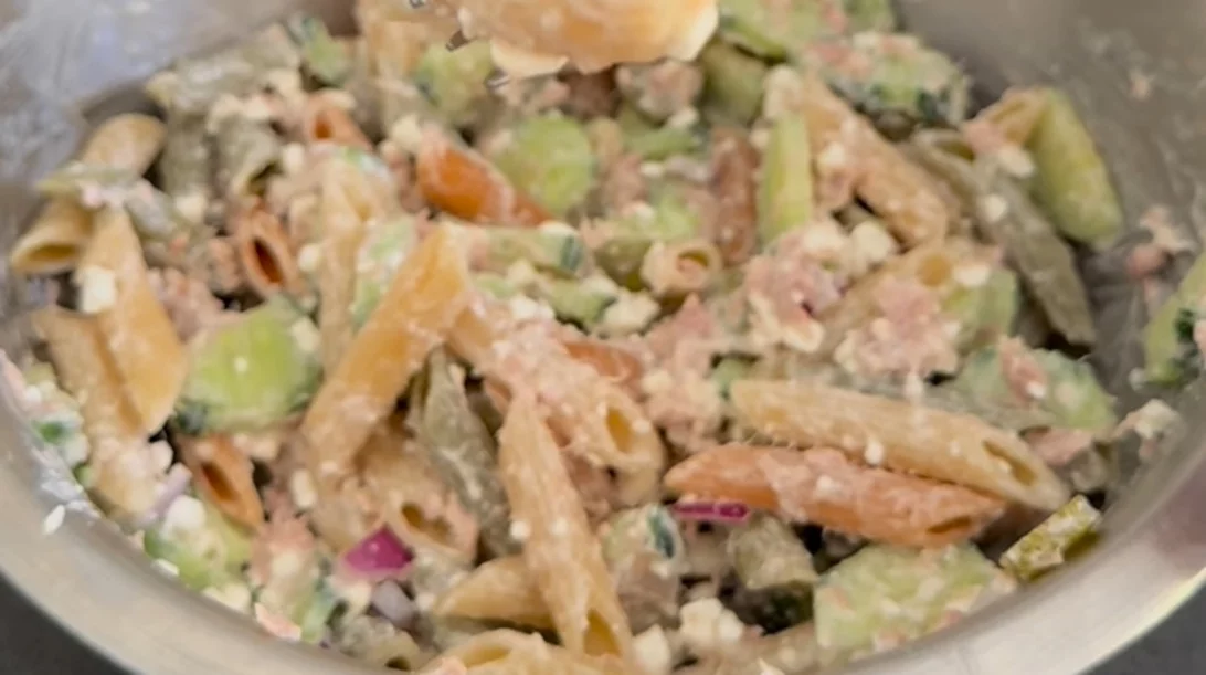 Πρωτεϊνική μακαρονοσαλάτα με cottage: Η ιδανική επιλογή για το γραφείο