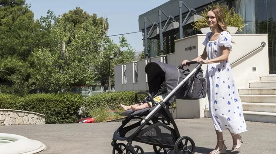 Η Αντιγόνη Βιντιάδη επέλεξε το σύστημα μεταφοράς Aptica Quattro της Inglesina, για την καθημερινότητα με το μωρό της