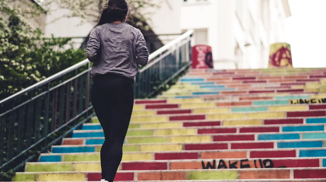 Τρέξιμο για κάψιμο θερμίδων: Χάνουμε λίπος και χτίζουμε αντοχή με αυτό το πρόγραμμα