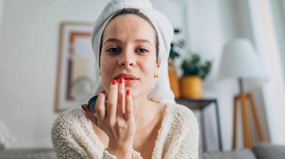 Lip oils ή lip balms - Τι να διαλέξεις και πότε;