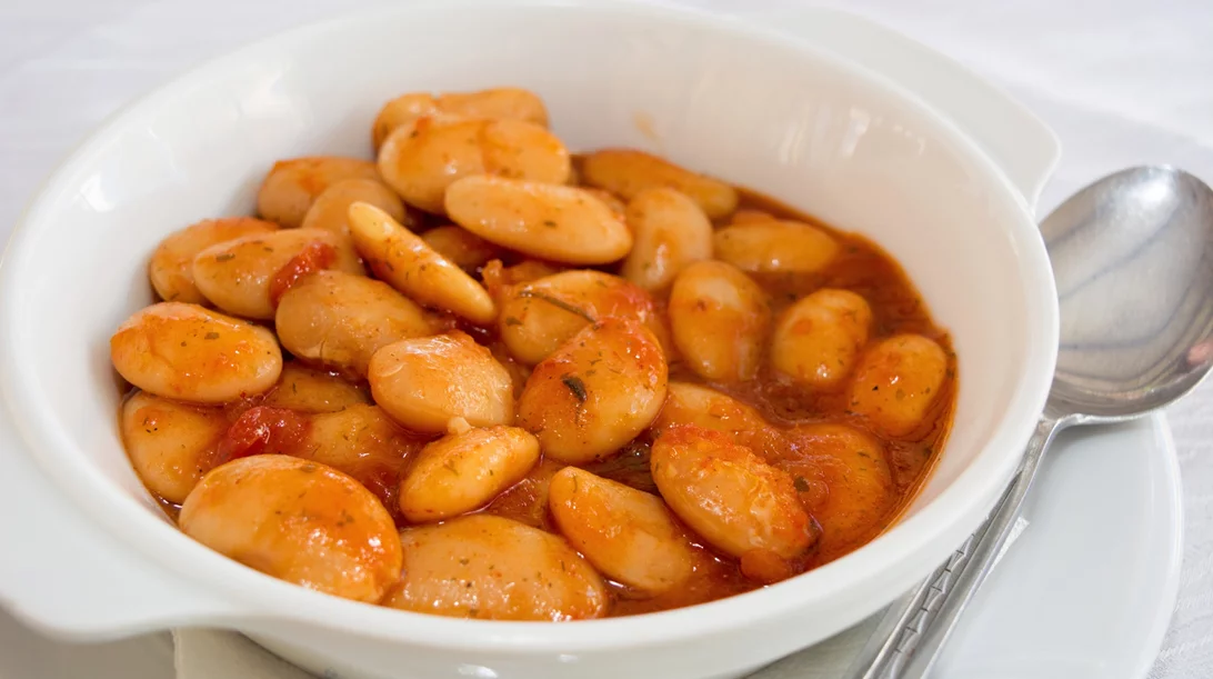 Συνταγή 100 ετών: Αυθεντικοί γίγαντες στον φούρνο με αγνά υλικά