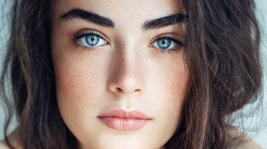 Σπυράκια, θαμπάδα, ξηρότητα: Ξέρουμε γιατί μπορεί να εμφανίζεις (αδικαιολόγητα) ένα από τα παραπάνω συμπτώματα