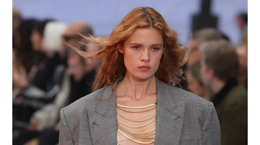 To τέλειο "last-minute" χτένισμα για τα parties των γιορτών